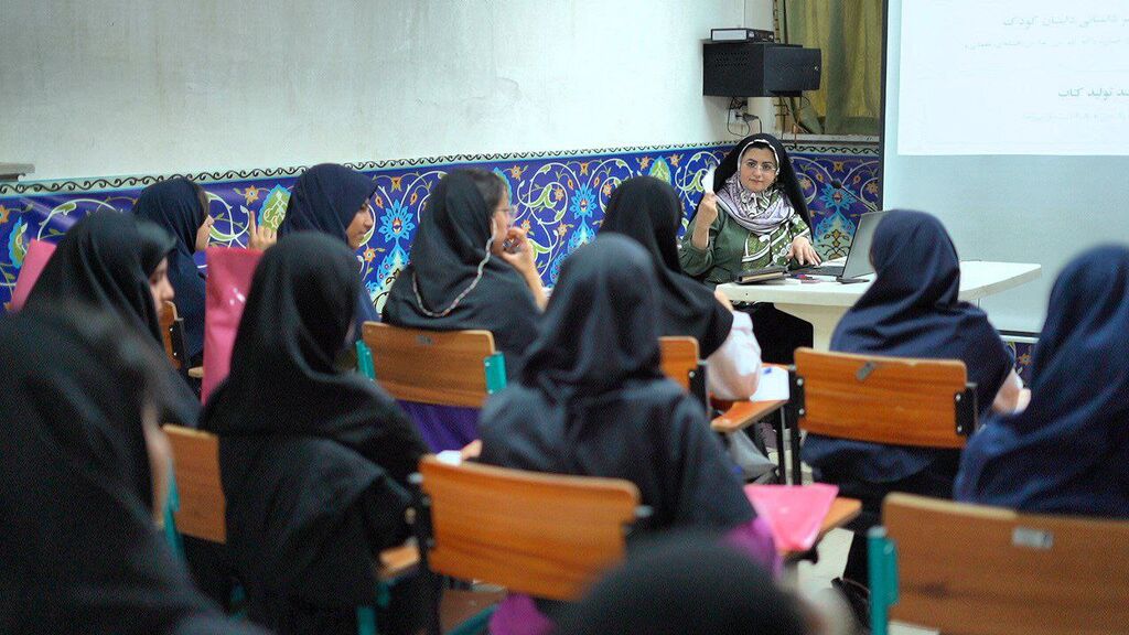 دوره توانمندسازی باشگاه سیمرغ؛ بستری برای شکوفایی استعدادهای ادبی نوجوان خراسان رضوی