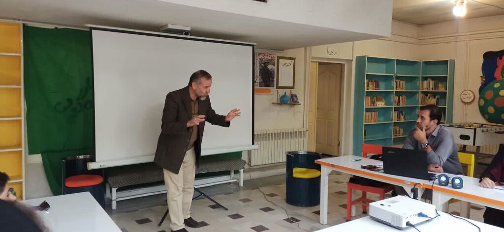 برگزاری چهارمین نشست «پاتوق قصه و نقد» در کانون همدان