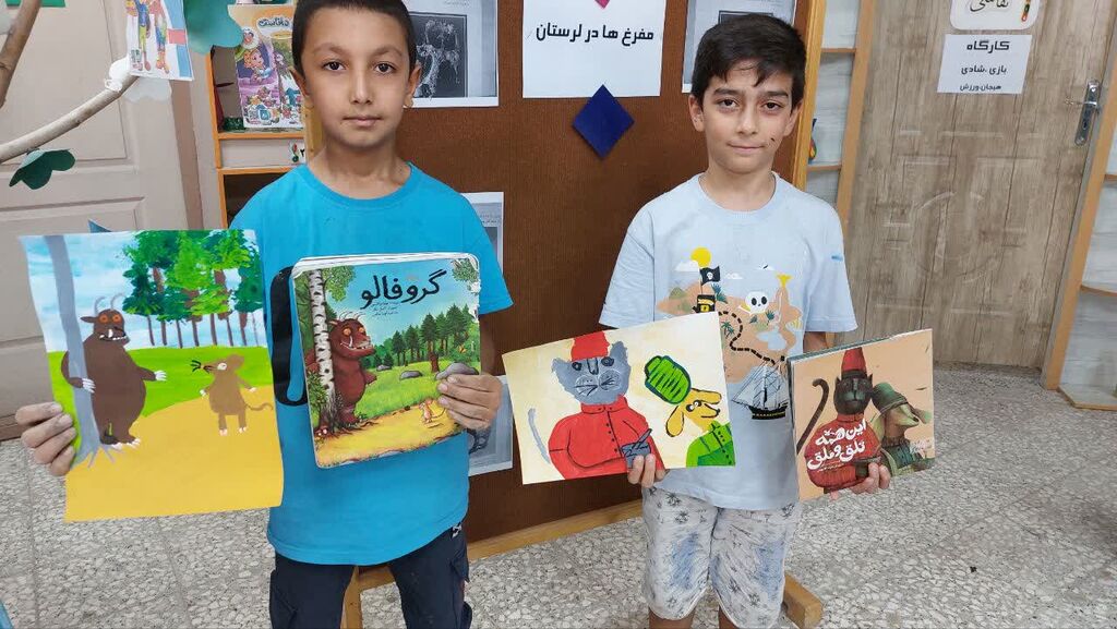 اعضای کانون میامی، کتابهای تابستانشان را به تصویر کشیدند