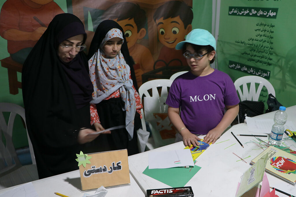 کانون پرورش فکری، معمار آینده در کنگره ملی ۸ هزار شهید گیلان / غرفههای کودک و نوجوان پذیرای مخاطبان است