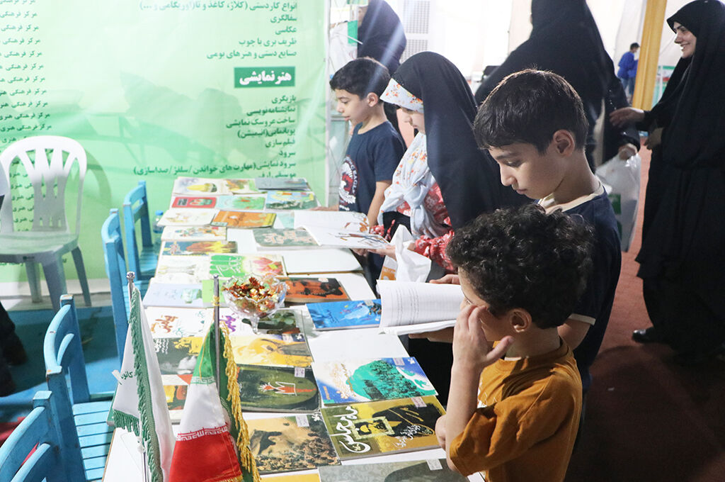 کانون پرورش فکری، معمار آینده در کنگره ملی ۸ هزار شهید گیلان / غرفههای کودک و نوجوان پذیرای مخاطبان است