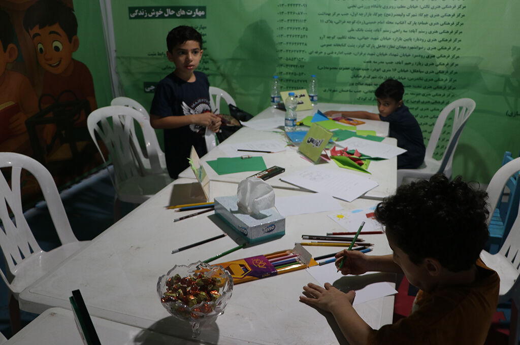 کانون پرورش فکری، معمار آینده در کنگره ملی ۸ هزار شهید گیلان / غرفههای کودک و نوجوان پذیرای مخاطبان است