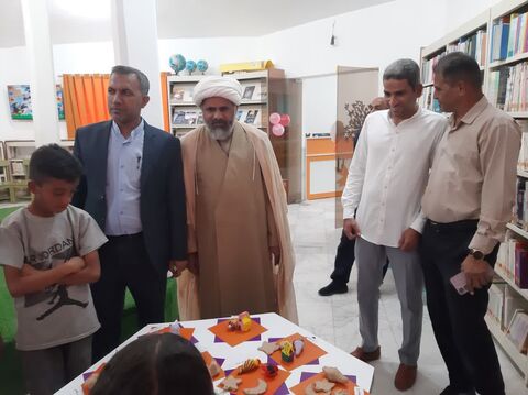 به مناسبت هفته دولت نمایشگاه ماهی پرنده در مرکز هرمز برگزار شد