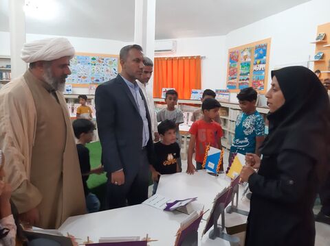 به مناسبت هفته دولت نمایشگاه ماهی پرنده در مرکز هرمز برگزار شد