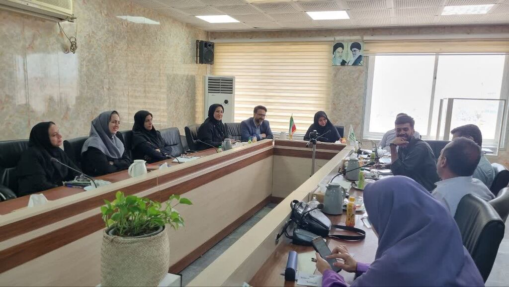 نشست انجمن محیط زیستی میراث پریشان با اعضای شورای فرهنگی کانون هرمزگان