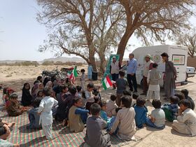 کتابخانه سیار کانون سیستان و بلوچستان در قالب «پیک امید» مهمان کودکان روستای شهید ریگی