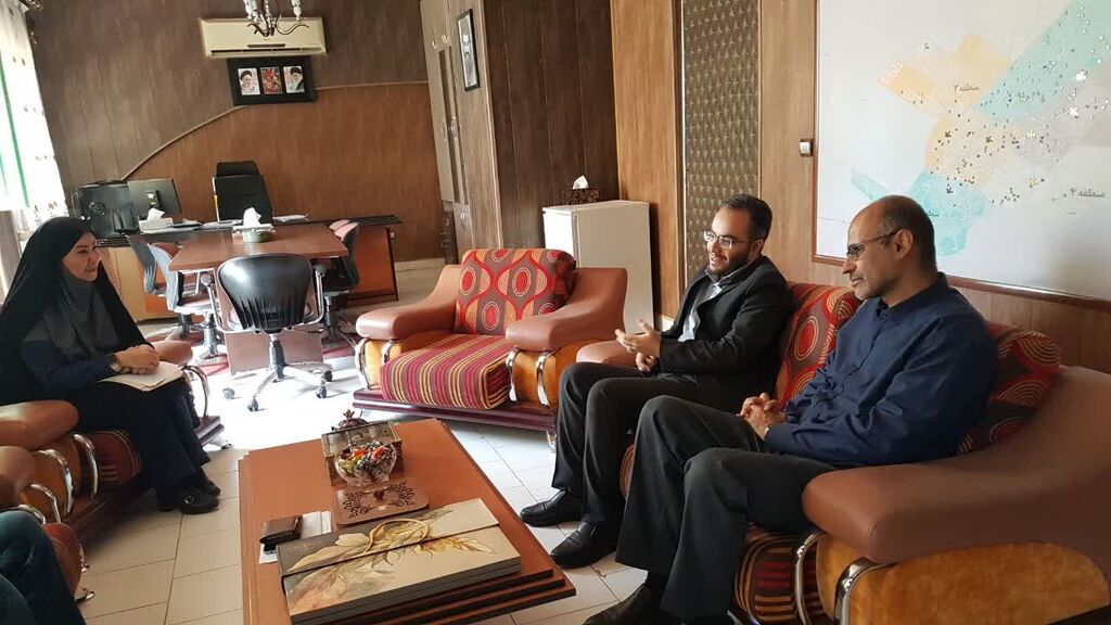 نشست سرپرست کانون کرمانشاه با مسئولان امور سینمایی حوزه هنری
