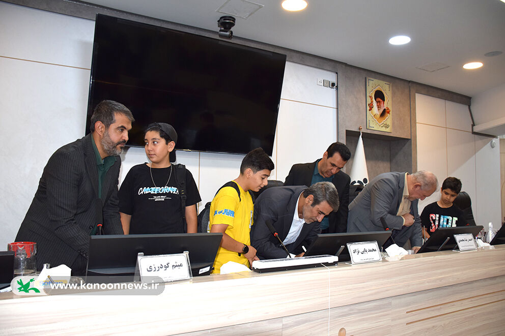 دیدار مدیرکل کانون پرورش فکری لرستان با اعضای شورای شهر بروجرد