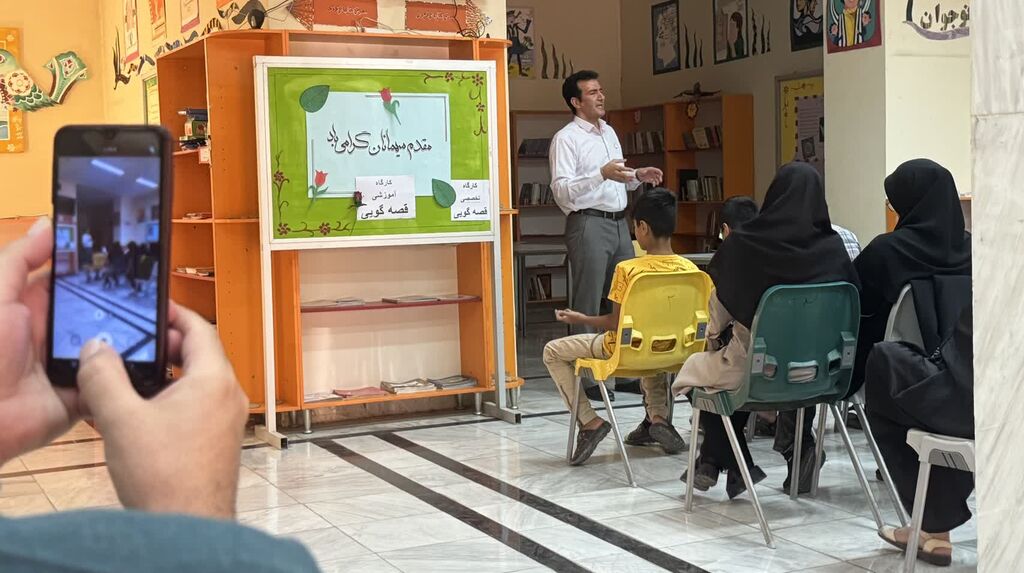 برگزاری کارگاه قصهگویی برای مراکز شماره ۲ و۳ اسلامآباد غرب