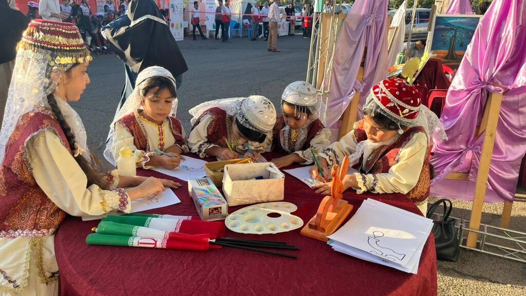برپایی غرفه فرهنگی کانون در نمایشگاه "نسل امید" شبستر
