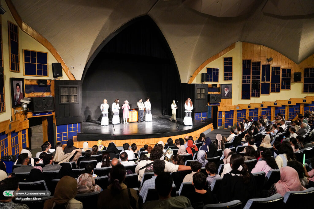 از کرج تا سنندج/ گشتوگذار نمایشی دورهگردها در کوچههای پاییز