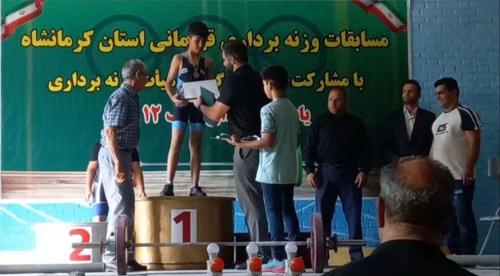 مدالهای رنگین عضو مرکز شماره 3 کانون کرمانشاه در وزنهبرداری