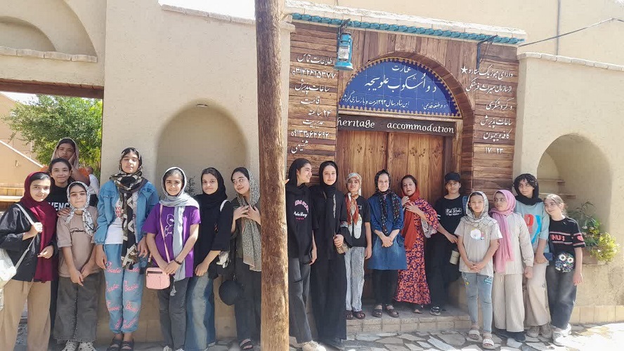 بازدید نوجوانمحوری کانون دهق از بناهای قدیمی شهر