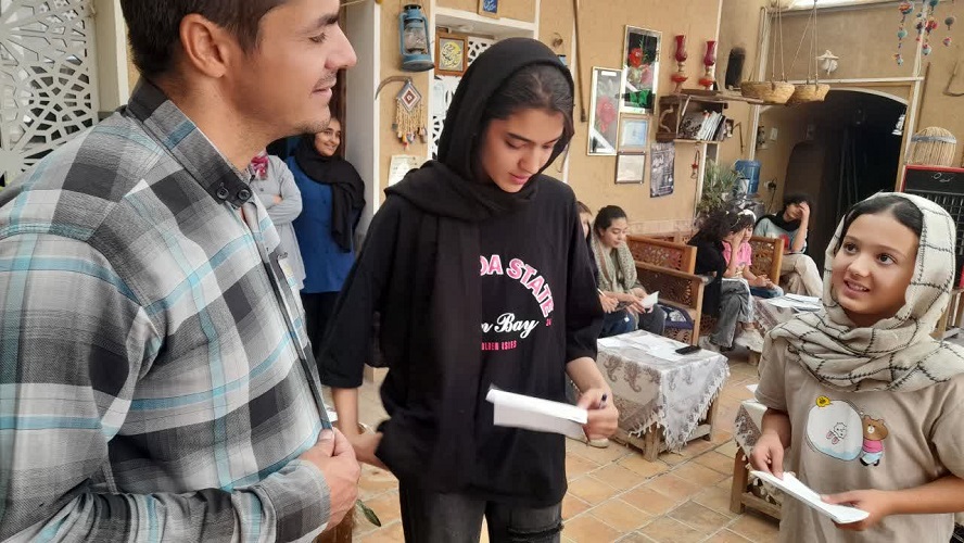 بازدید نوجوانمحوری کانون دهق از بناهای قدیمی شهر