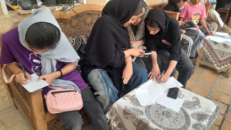 بازدید نوجوانمحوری کانون دهق از بناهای قدیمی شهر