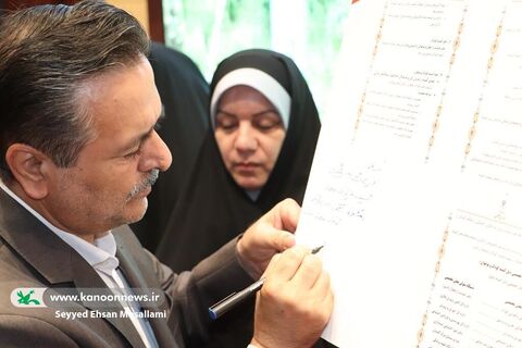 رونمایی از کتابچه‌ی آیین‌نامه کمیته کودک و نوجوان استان گلستان
