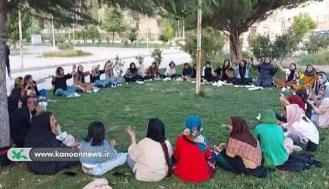 اجرای برنامه های فرهنگی هنری و ادبی برای دانش آموزان کمیته امداد در یاسوج