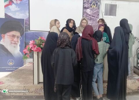 اجرای برنامه های فرهنگی هنری و ادبی برای دانش آموزان کمیته امداد در یاسوج