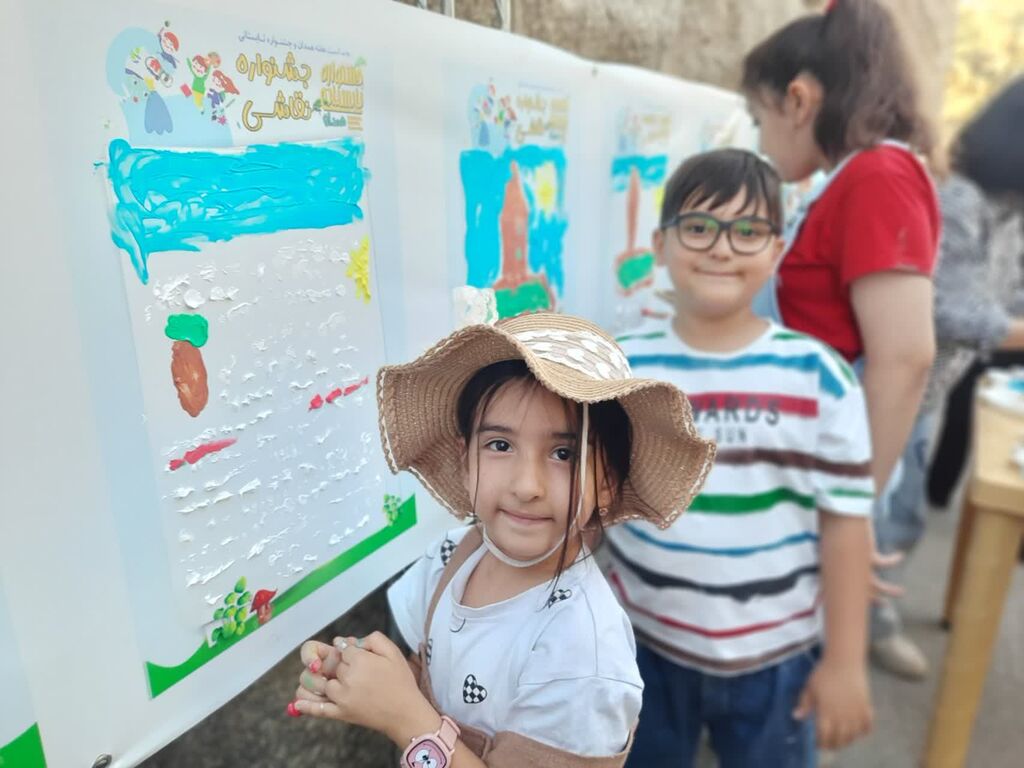 جشنواره تابستانی نقاشی کانون پرورش فکری همدان در آرامگاه بوعلی برگزار شد