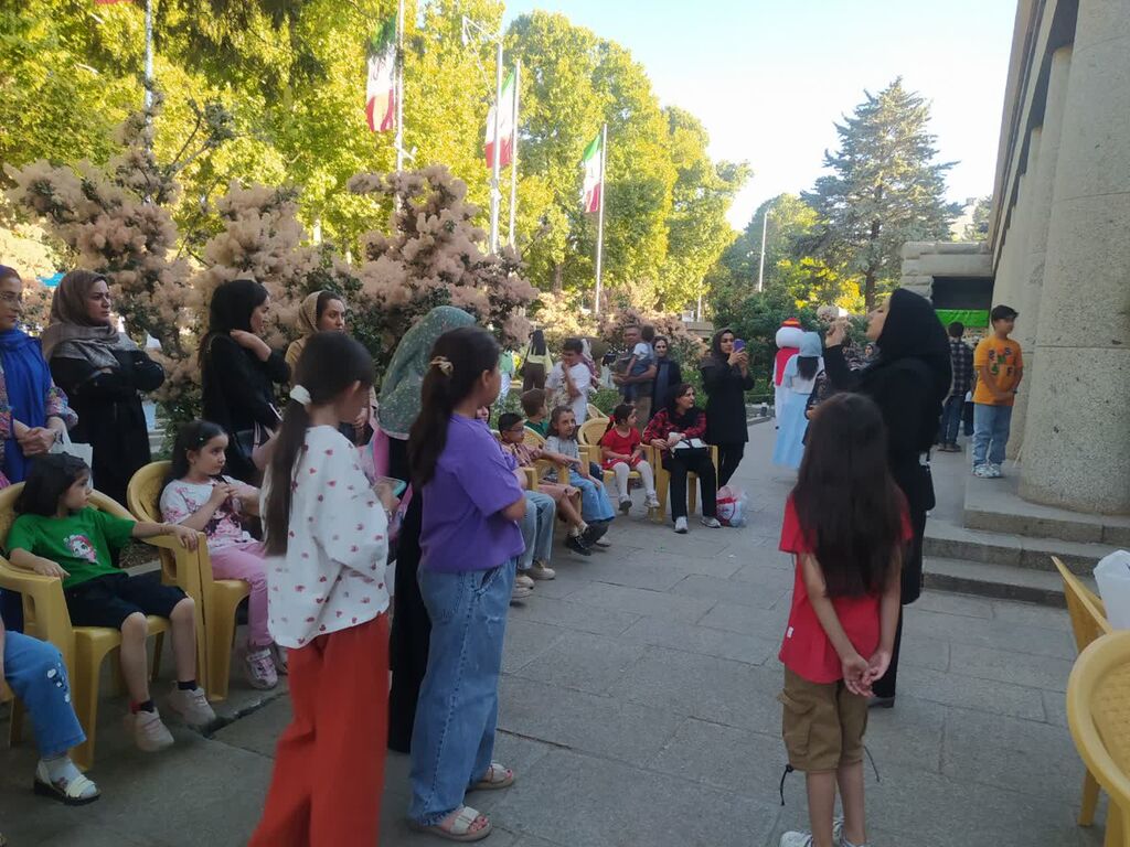 جشنواره تابستانی نقاشی کانون پرورش فکری همدان در آرامگاه بوعلی برگزار شد