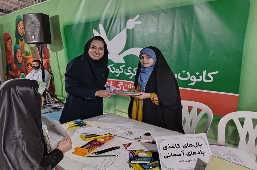 پرواز دُرناهای کاغذی به یاد شهیدان؛ روایتی از ایثار و مقاومت در نمایشگاه پرچمداران