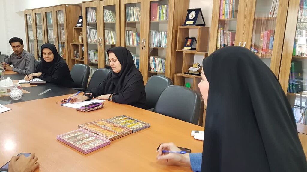 نشست بررسی شیوه‌نامه سومین جشنواره موسیقی و سرود در کانون کرمانشاه