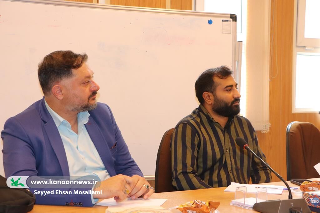 نشست مربیان مراکز کتابخانه‌های سیار کانون گلستان