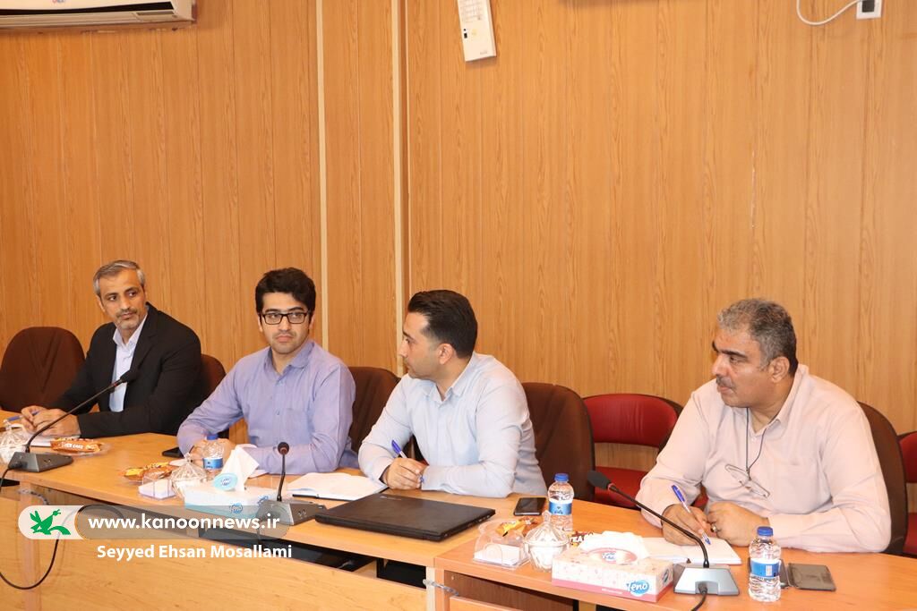 نشست مربیان مراکز کتابخانههای سیار کانون گلستان