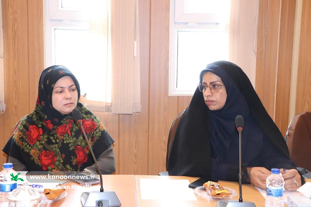 نشست مربیان مراکز کتابخانه‌های سیار کانون گلستان
