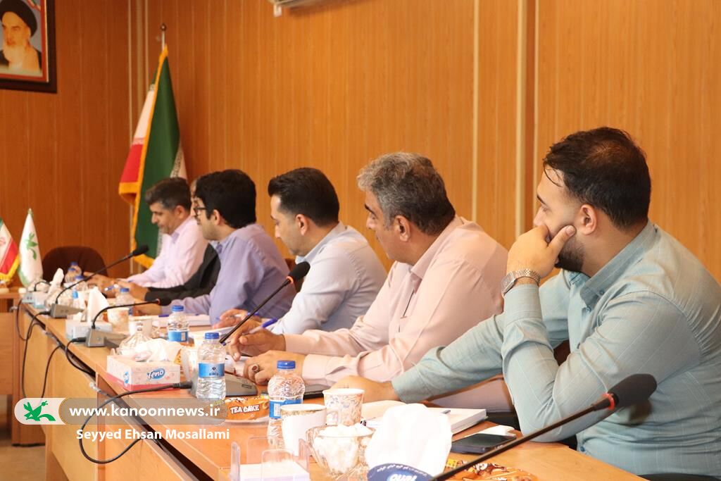 نشست مربیان مراکز کتابخانه‌های سیار کانون گلستان
