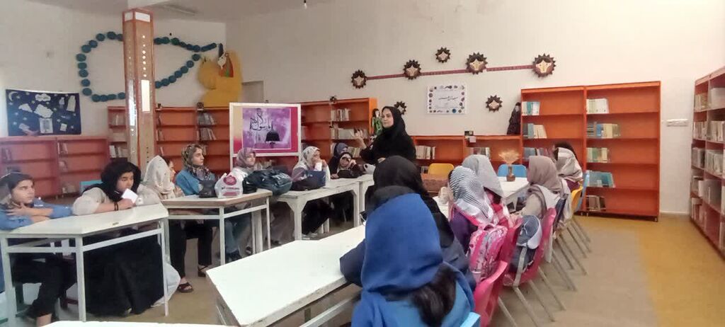 اعضای اردوی استانی کانون کرمانشاه در مرکز هرسین به نوشتن پرداختند