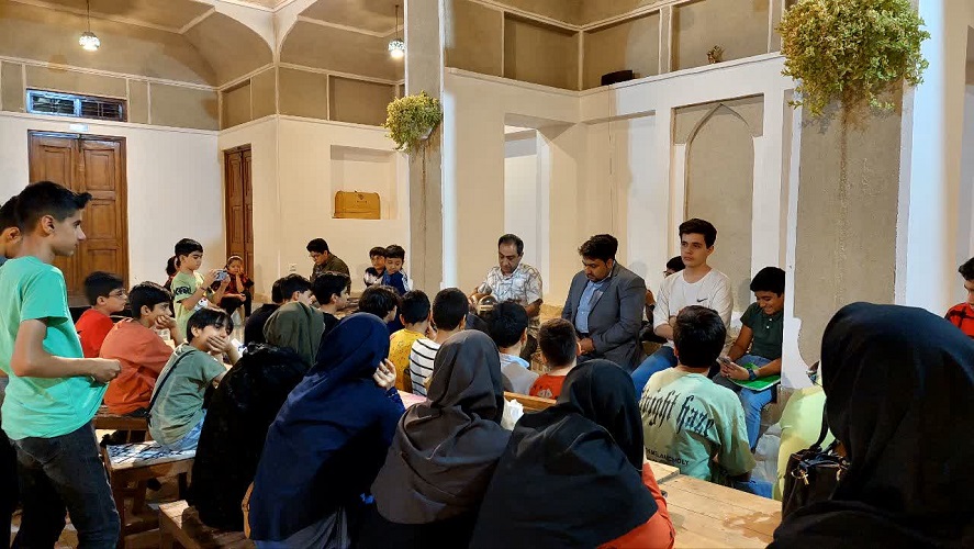 پویش ملی «ماه در آغوش سایهها» در اردوی پسران کانون استان اصفهان برگزار شد