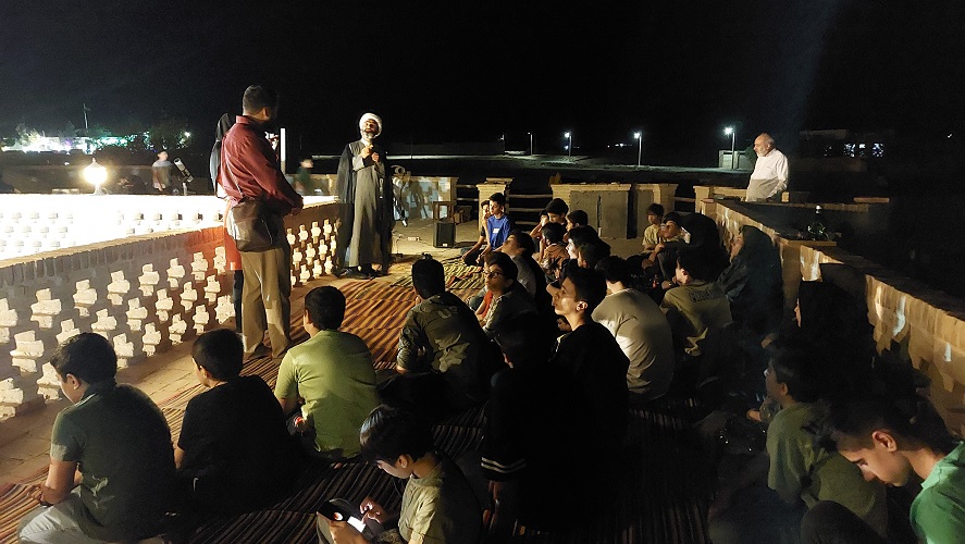 پویش ملی «ماه در آغوش سایهها» در اردوی پسران کانون استان اصفهان برگزار شد