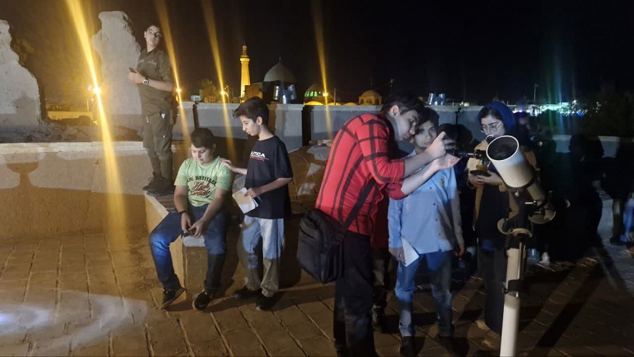 پویش ملی «ماه در آغوش سایهها» در اردوی پسران کانون استان اصفهان برگزار شد