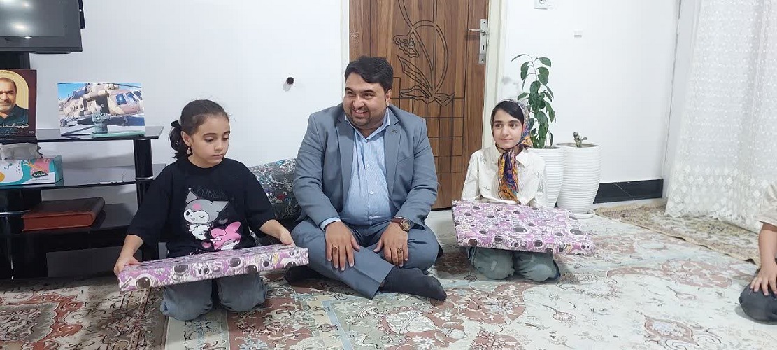 دیدار مدیرکل کانون استان اصفهان با فرزندان شهید اسماعیل قرقانی، صبا و سِودا