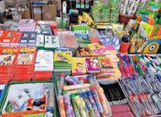 تسخیر نوشت افزارها با نمادهای بیگانه، هویت‌زدایی نسل جدید در سایه غفلت