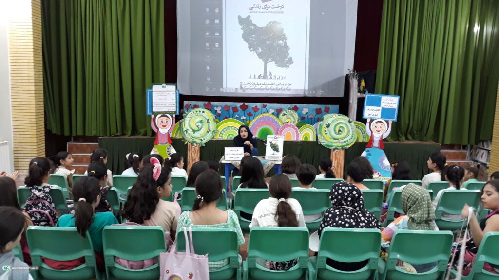 کاشت نهال سرو در طرح ملی «یک میلیارد درخت»