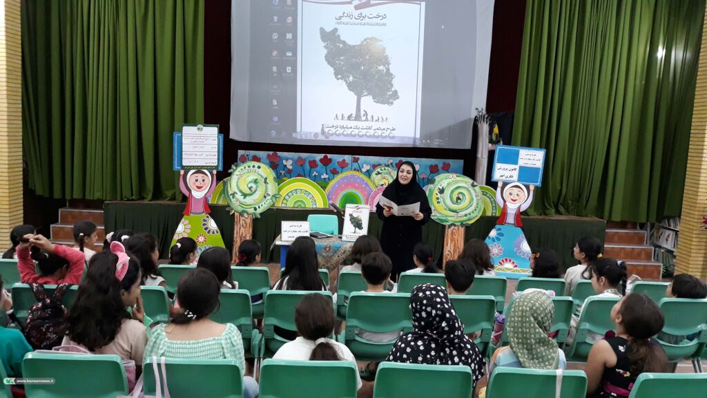 کاشت نهال سرو در طرح ملی «یک میلیارد درخت»