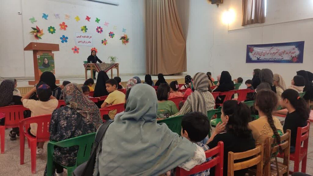 کارگاه آموزشی قصهگویی با حضور قصهگوی ملی در رزن برگزار شد