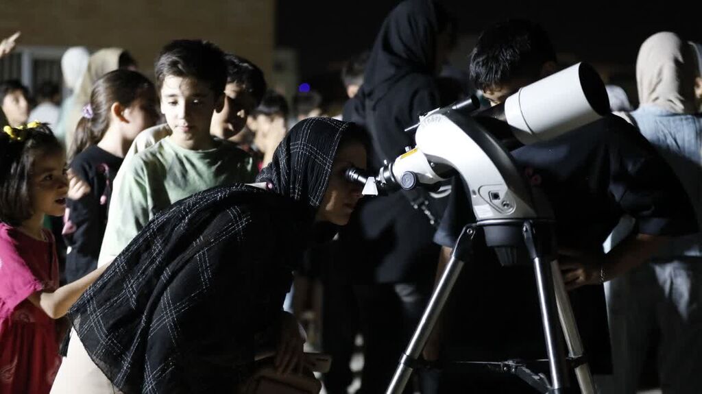 ماه در آغوش سایه از تجربه فراموشنشدنی تا شنیدن قصه های پرشور