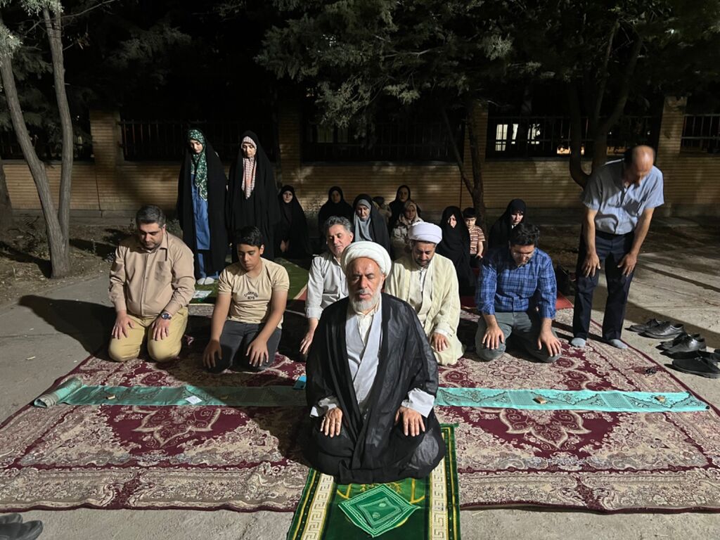 پویش ملی ماه در آغوش سایه ها در مرکز نجوم تبریز مرکز نجوم کانون تبریز میزبان آئین رصد ماه و اقامه نماز آیات شد