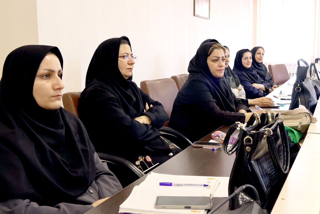 از ذرات ریز تا ذهنهای بزرگ؛ مربیان کانون با نانو آشنا شدند