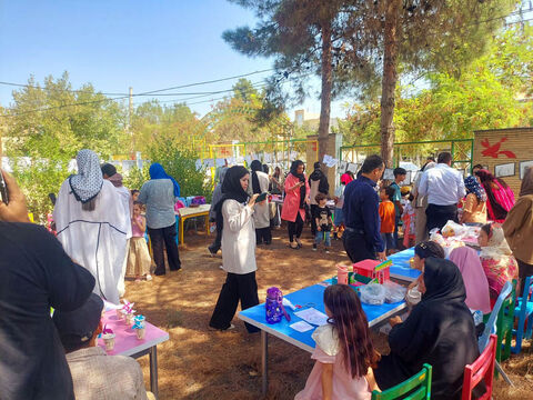 بازارچه فروش و نمایشگاه آثار هنری کودکان و نوجوانان در پارس‌آباد برگزار شد