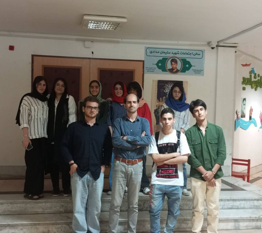 نوجوانان و نویسندگان کانون مازندران در انجمن ادبی نیما به گفت‌وگو درباره «ماه» نشستند