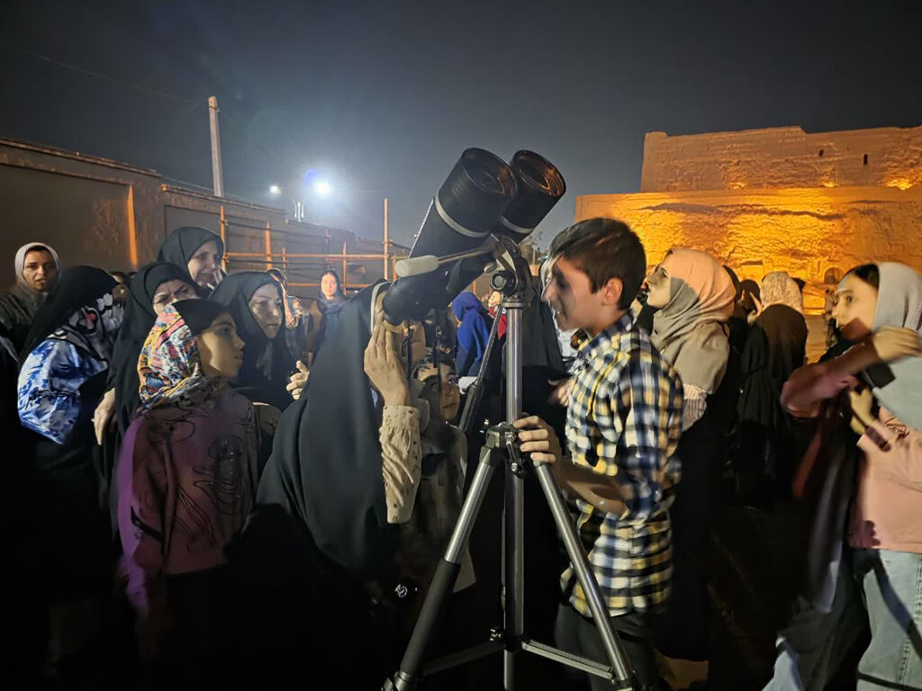 پویش ملی ماه در آغوش سایه‌ها در مراکز فرهنگی هنری کانون پرورش فکری کودکان و نوجوانان یزد برگزار شد