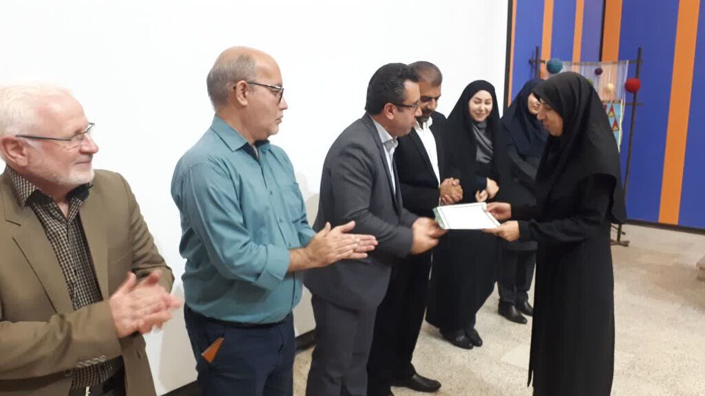 تجلیل از برگزیدگان جشنواره سرزمین مادری کانون کرمانشاه در ویژهبرنامه هفته وحدت مرکز شماره ۱۱