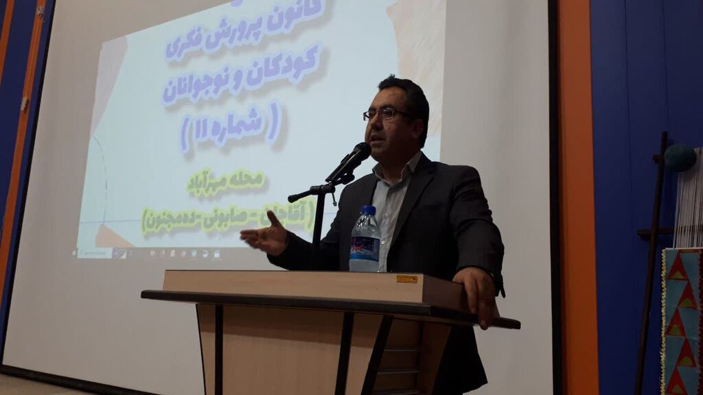 تجلیل از برگزیدگان جشنواره سرزمین مادری کانون کرمانشاه در ویژهبرنامه هفته وحدت مرکز شماره ۱۱