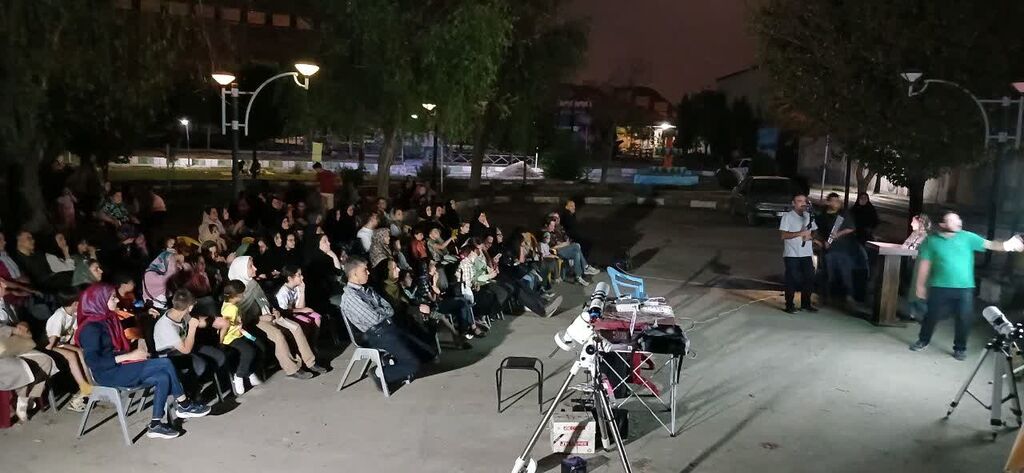 رصد مقارنه ماه و زحل_مرکزی شبنشینی علمی اعضای کانون استان مرکزی در شبی که ماه و زحل همنشین بودند