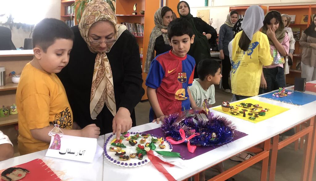 نمایشگاه دستان کوچک در مرکز شماره ۱ صحنه