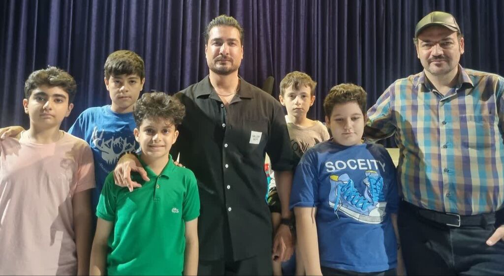 نشست اعضای کارگاههای بازیگری با بازیگران تئاتر و سینما در کانون کرمانشاه